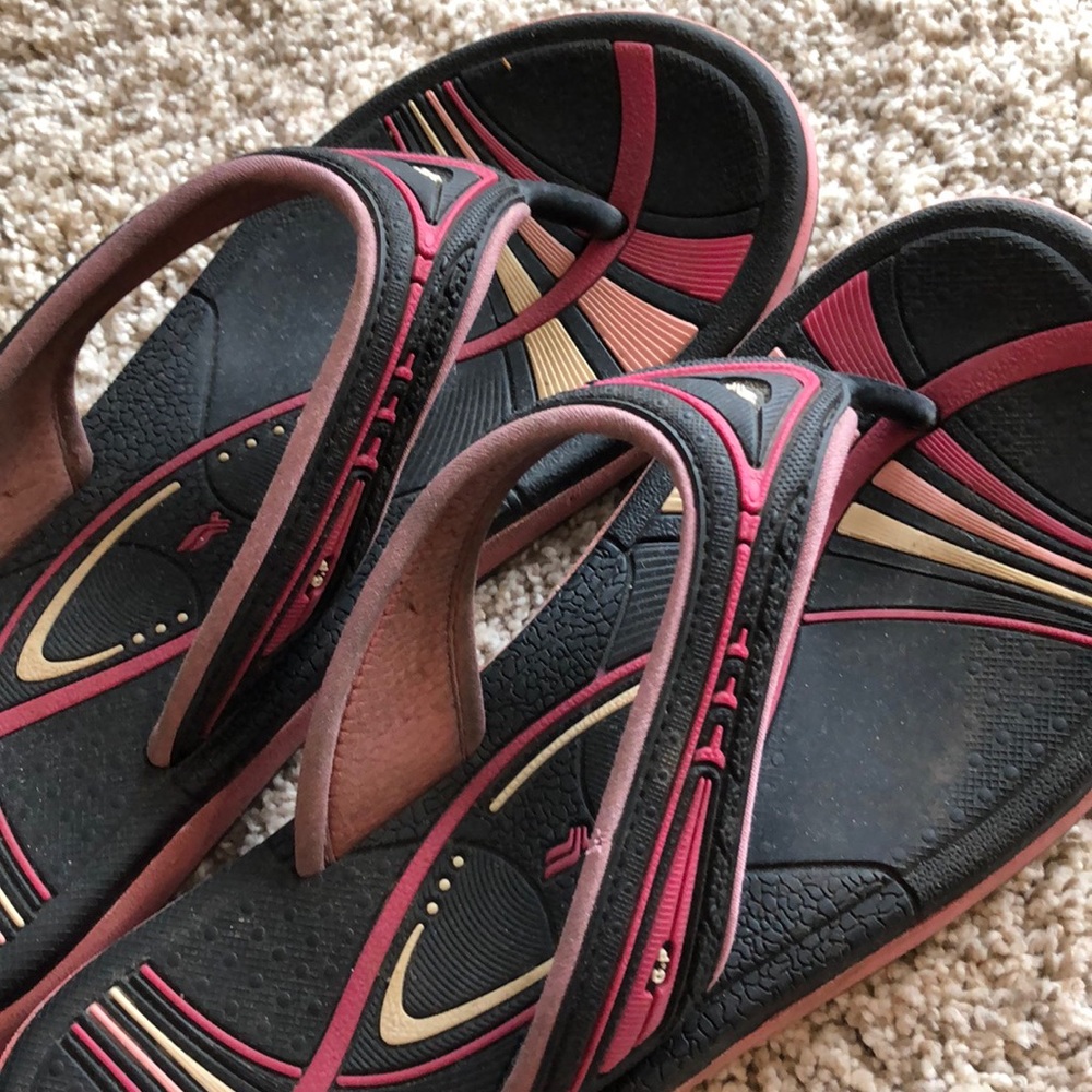 Athletic Flip Flops - Picture 3 of 5